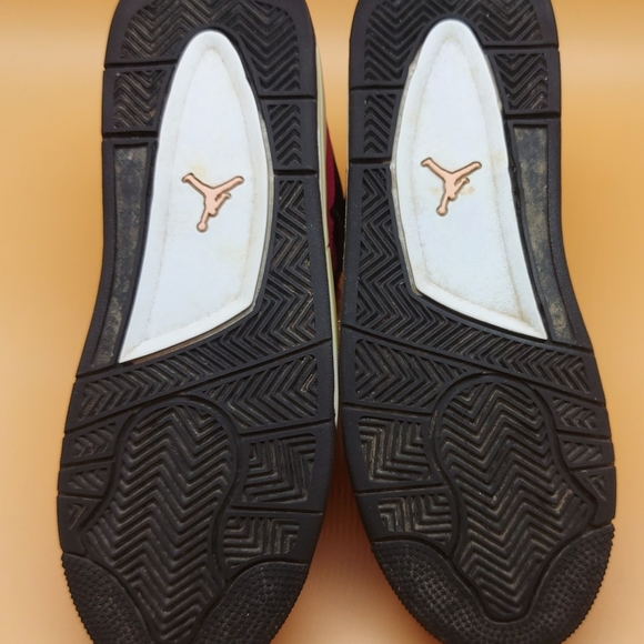 Jordan 4 Retro Voltage Cherry (GS) - Size 5.5Y - Picture 4 of 6